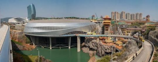 大地“傷疤”上“繡花” 百米深坑下的冰雪奇跡與廢水治理